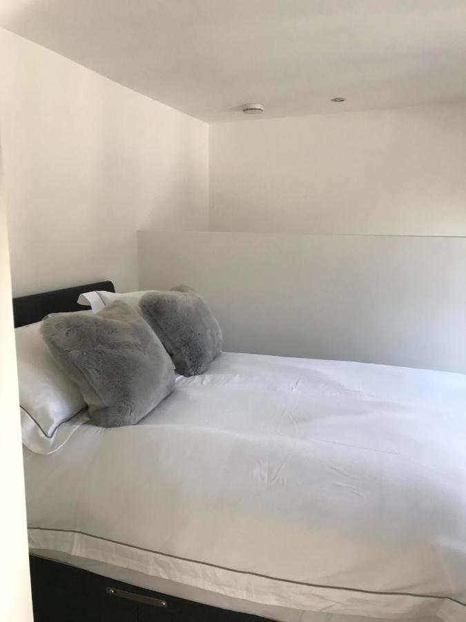 Winnie'S Corner - Self Contained Within The Grounds Of Another Property, In An Idyllic Wooded Setting Carlyon Bay Eksteriør billede