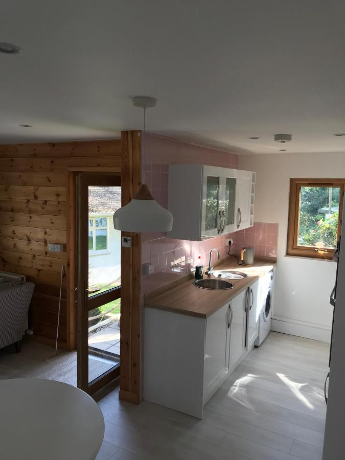 Winnie'S Corner - Self Contained Within The Grounds Of Another Property, In An Idyllic Wooded Setting Carlyon Bay Eksteriør billede